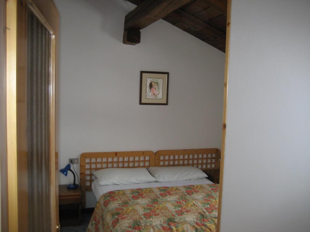 Appartement Casa Martini à Mezzana  Chambre photo