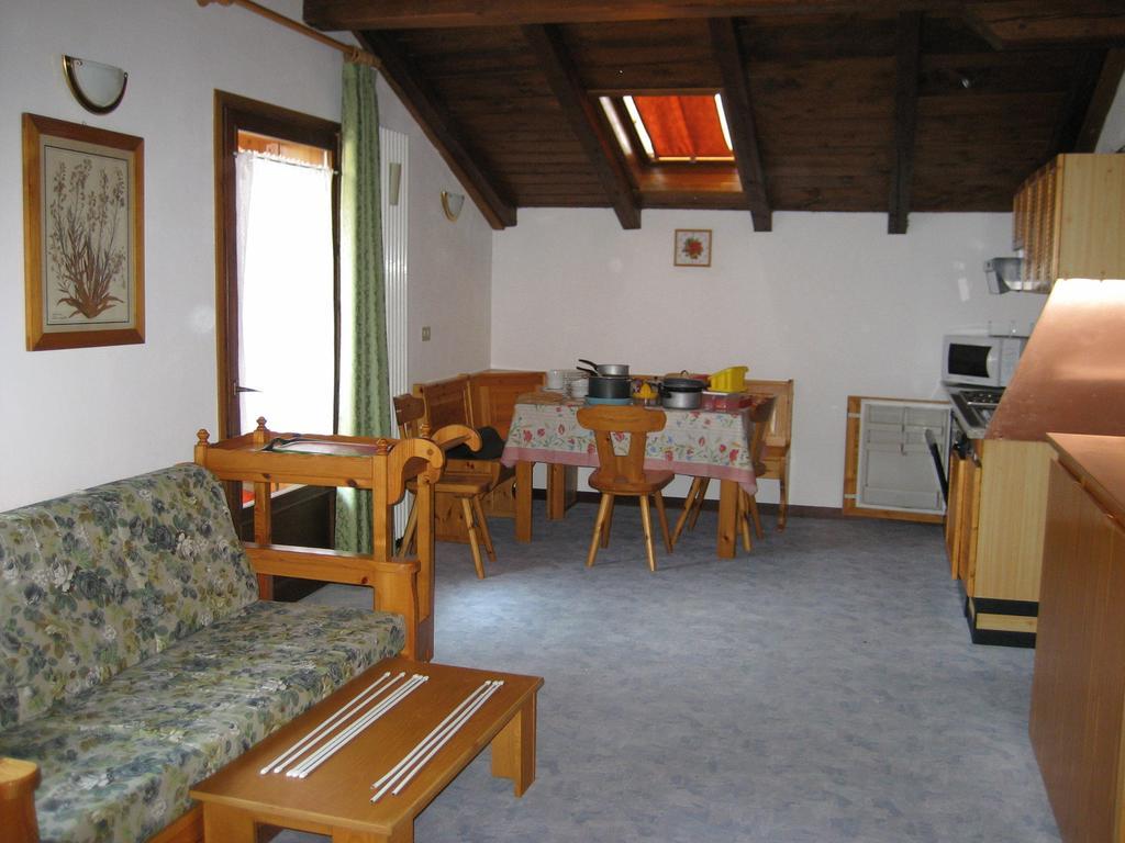 Appartement Casa Martini à Mezzana  Extérieur photo