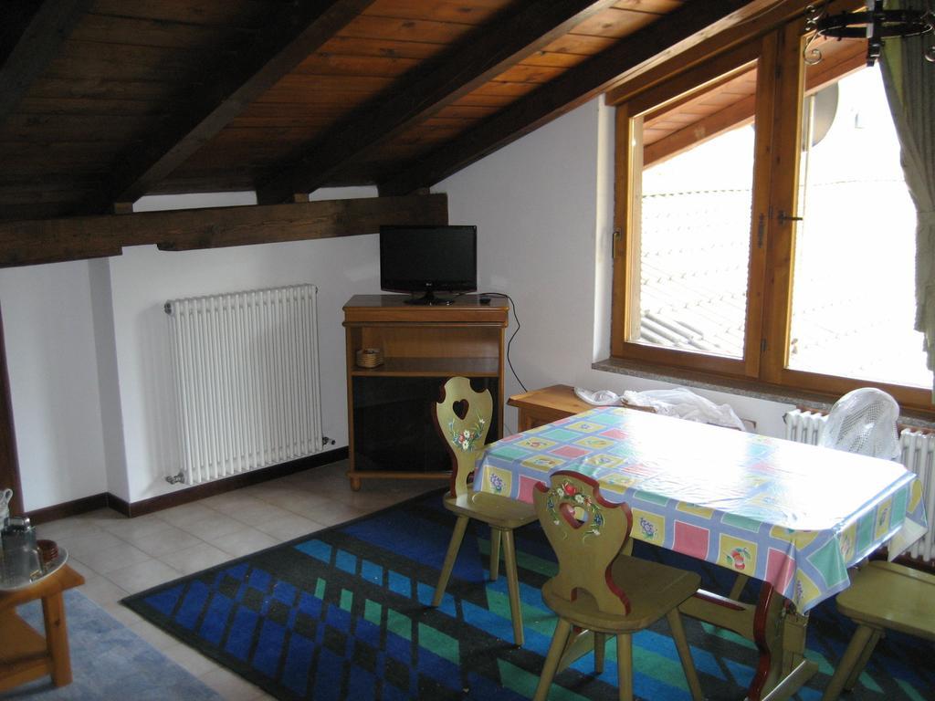 Appartement Casa Martini à Mezzana  Chambre photo